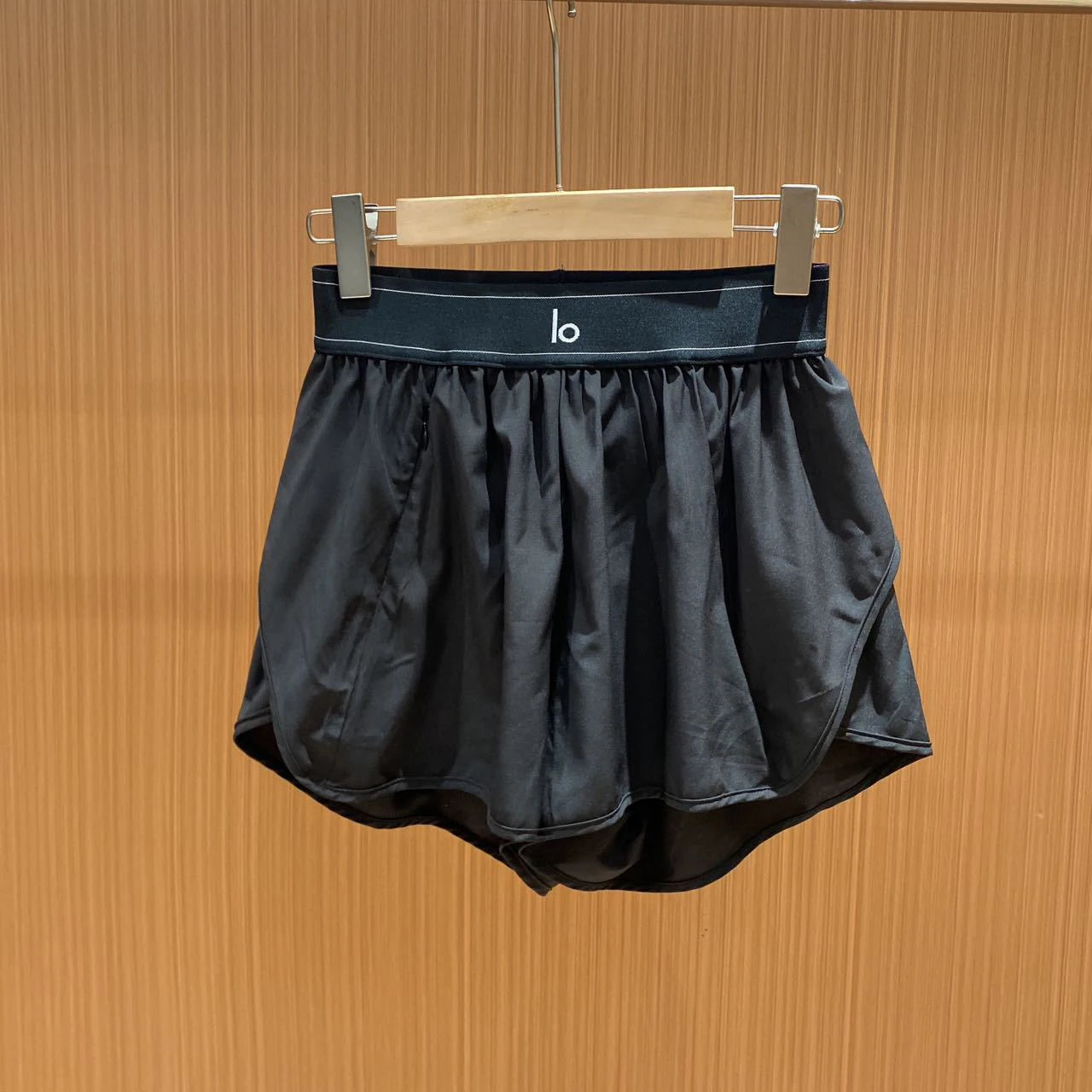 Women Athletic Shorts Quick Dry Breathable Yoga shorts Casual Running Pants Summer Comfortable Nude Feeling Anti-Shine Shorts