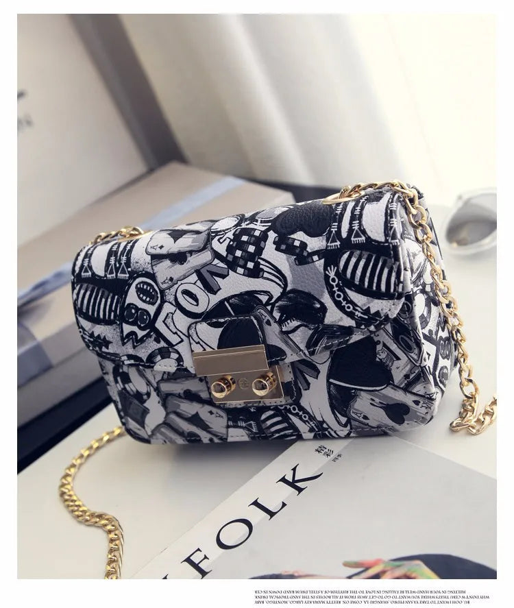 2022 New Women Bags Summer Graffiti Ladies Designer Handbags High Quality Chain Mini Bag Women Messenger Bags For Women Clutch