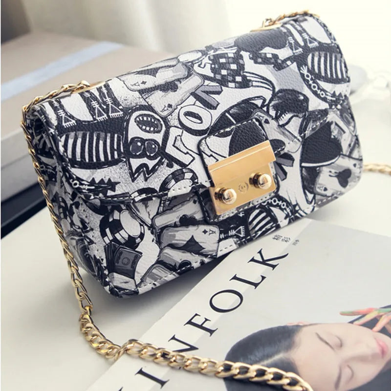 2022 New Women Bags Summer Graffiti Ladies Designer Handbags High Quality Chain Mini Bag Women Messenger Bags For Women Clutch