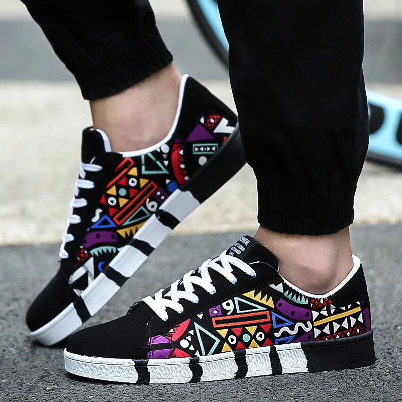 Graffiti Canvas Men's Shoes Outdoor New Men Sneakers Casual Shoes Printing Fashion Flat Vulcanized Shoes Man zapatillas hombre