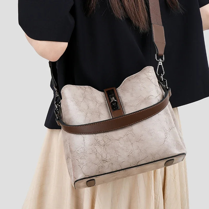 Fashion Bucket Women Casual and Simple Handbag Large Capacity Ladies Cowhide Fashionable Crossbody Tote  Designer Flap