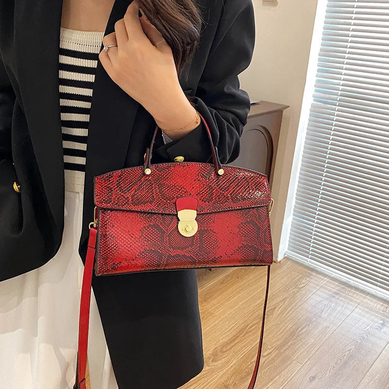 Fashion Handbag 2024 Wwomen's New Crossbody Leather Purse Serpentine Pattern Designer Bucket Luxury Brand Solid Color Tote Bag