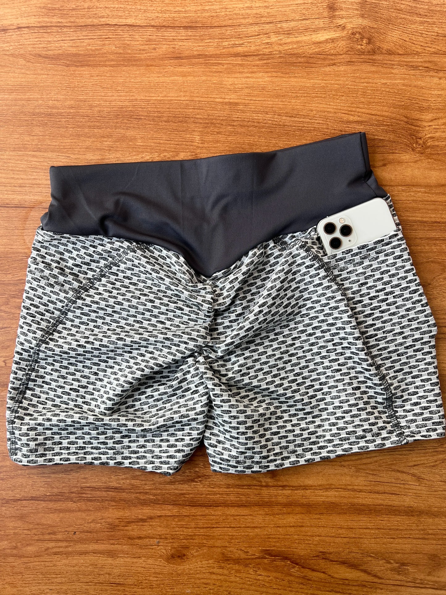 Women elasticity gym shorts with pockets hip lifting running yoga leggings short high waist Breathable quick dry sports shorts