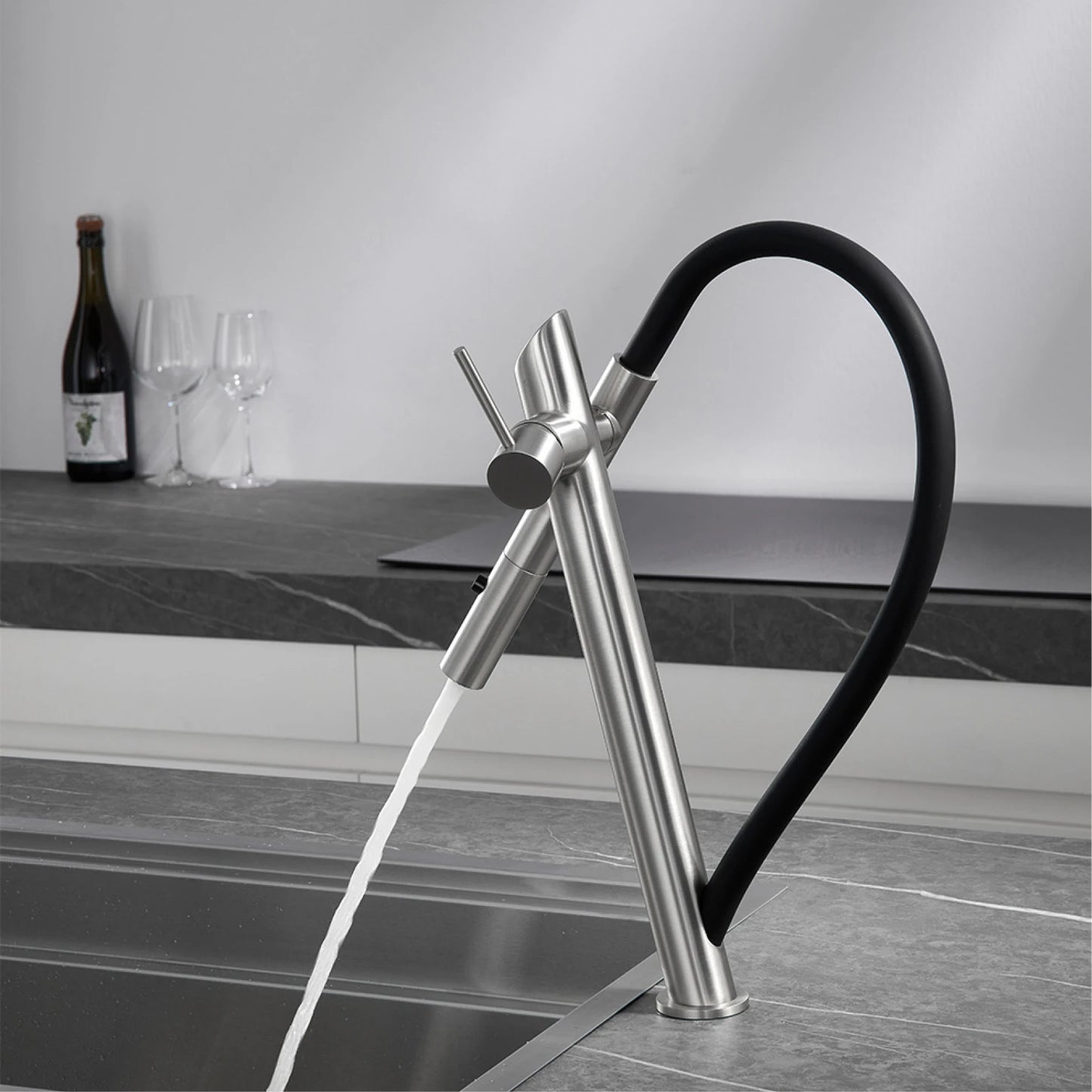 Luxury brass kitchen faucet with pull-out design