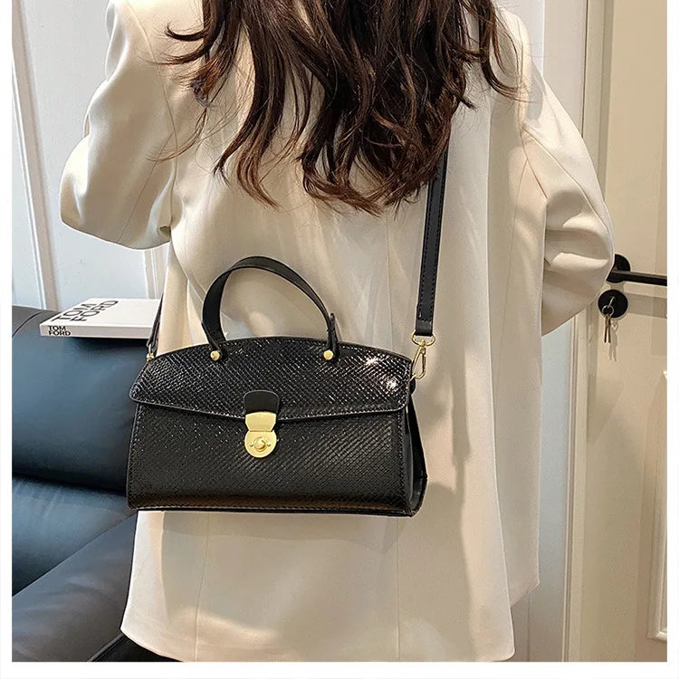 Fashion Handbag 2024 Wwomen's New Crossbody Leather Purse Serpentine Pattern Designer Bucket Luxury Brand Solid Color Tote Bag