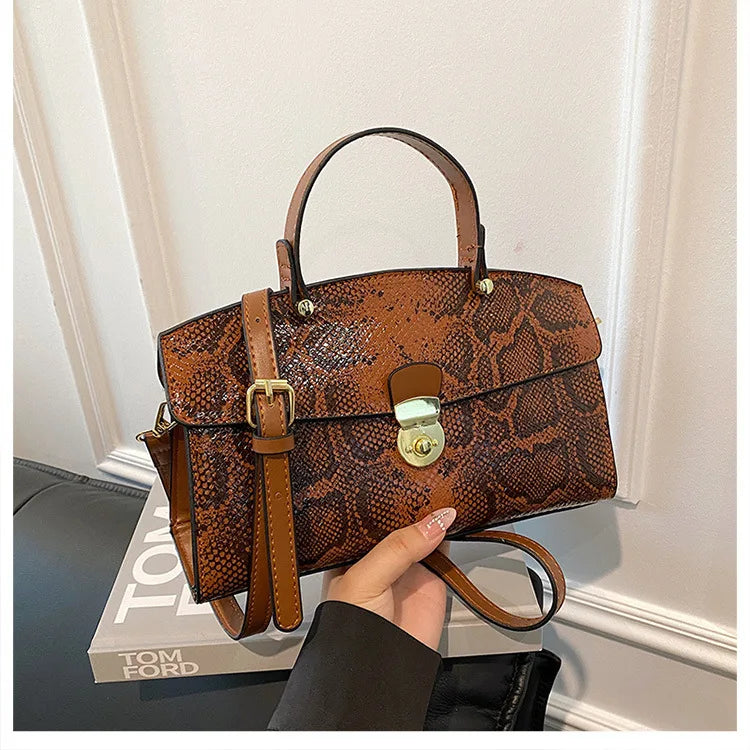 Fashion Handbag 2024 Wwomen's New Crossbody Leather Purse Serpentine Pattern Designer Bucket Luxury Brand Solid Color Tote Bag